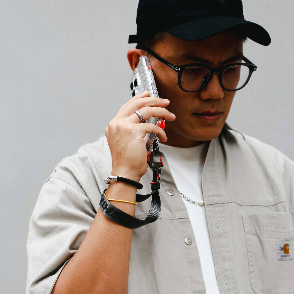 SkinArma Scout Serisi Logolu Telefon Bilek Askı Kayışı SkinArma Scout Serisi Logolu Telefon Bilek Askı Kayışı